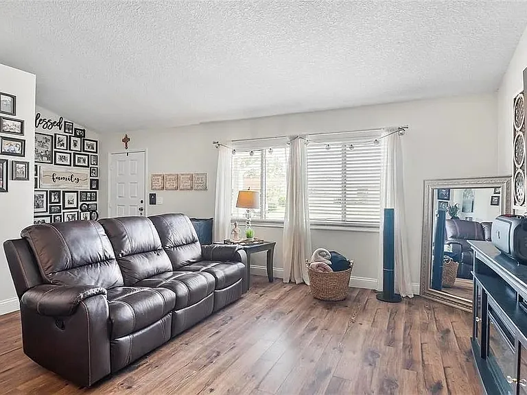 755 Fairlawn Dr — Photo 2