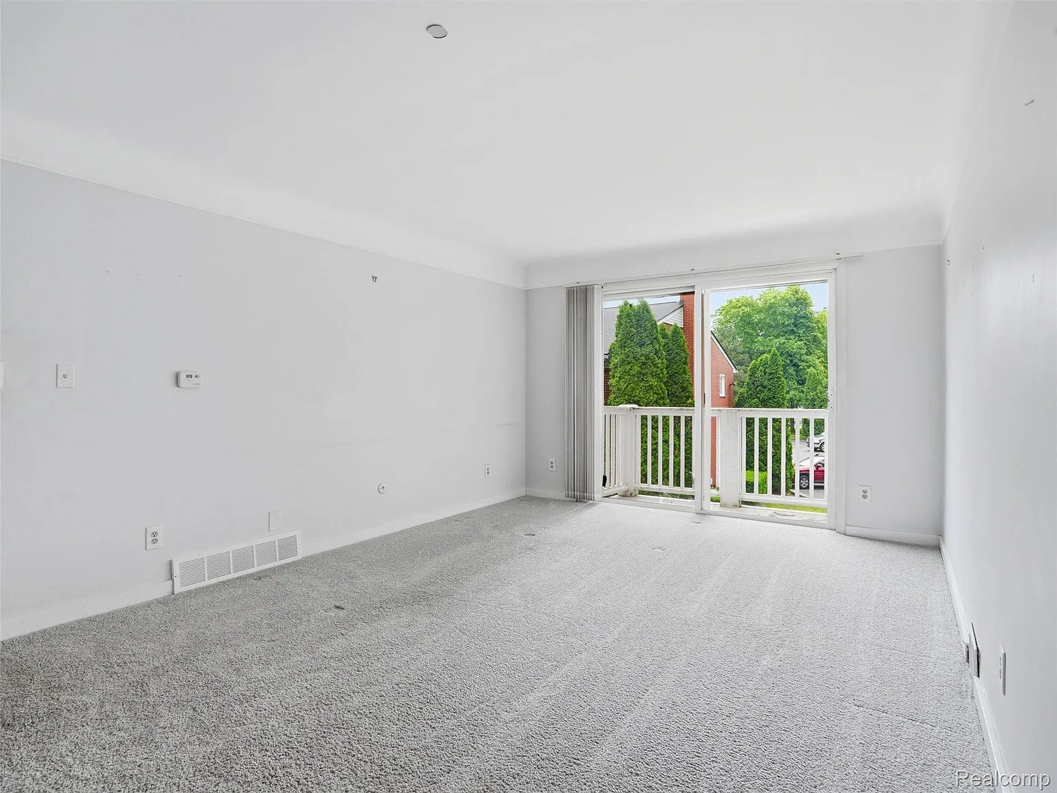 2 bed, 1.5 bath, 1946 sqft, $1,600 — Photo 3