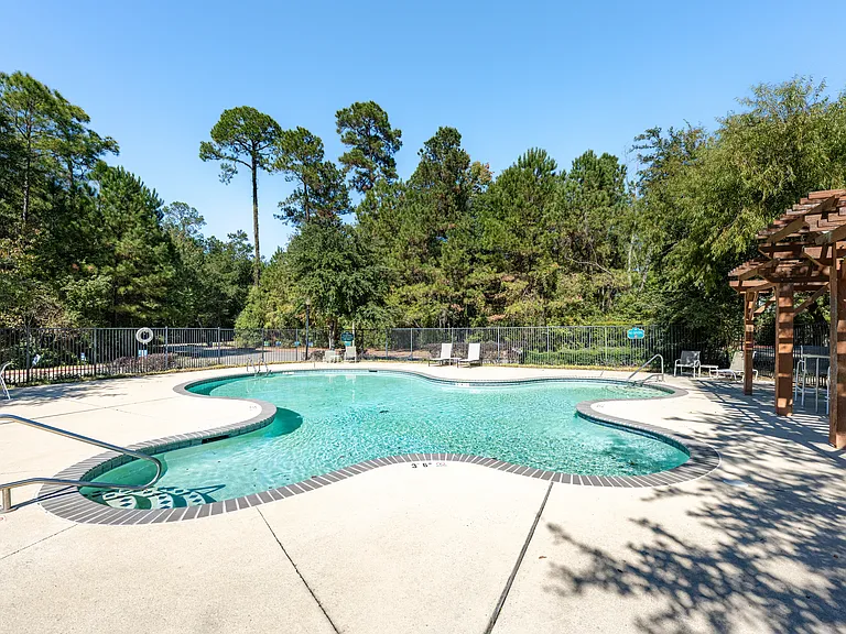 Pine Crest Apartments — Photo 20
