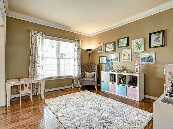 5th image of 4933 Sadler Glen Ct