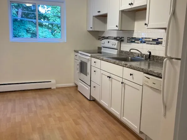 12 Bryon Rd APT 4, Chestnut Hill, MA 02467