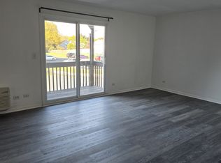 29W544 Country Ridge Dr #D, Warrenville, IL 60555