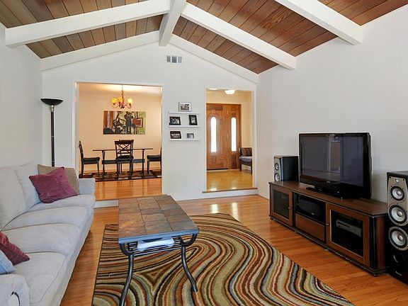 3rd image of 3307 Como Ln