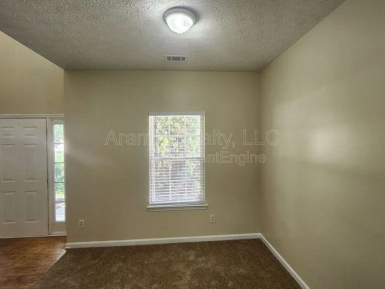 207 Kendrick Estates Dr — Photo 4