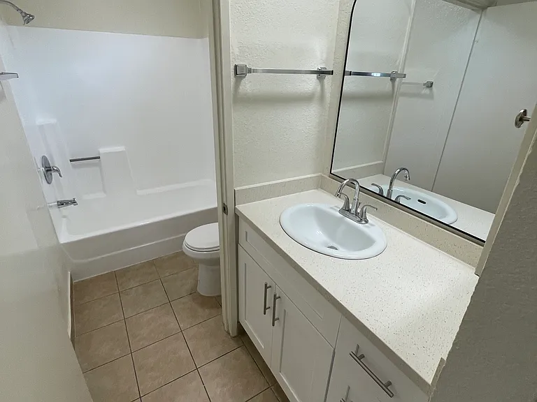 1051 Justin Ave — Photo 14