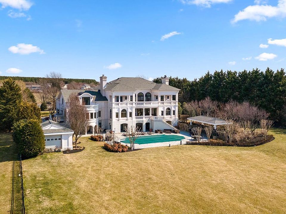 2nd image of 319 Blue Bay Rd