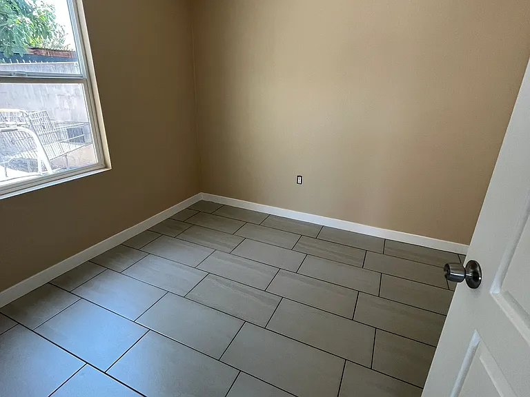 650 E 109th Pl #3/4 — Photo 4