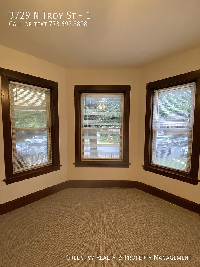 Beautifully Rehabbed Apartment in Irving Park w/ Central Heat and Air! — Photo 2