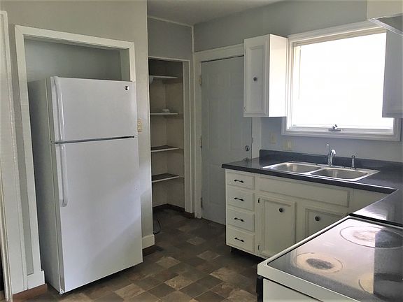 4th image of 1315 Longfellow Ave