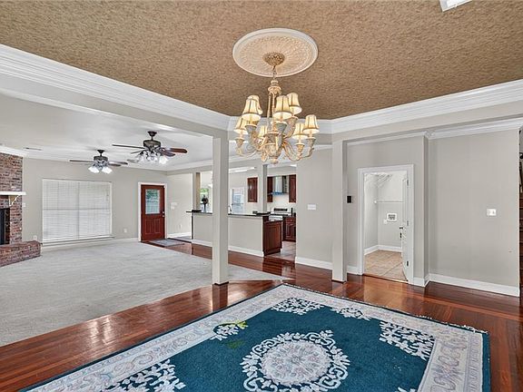 5th image of 5047 Oak Dr