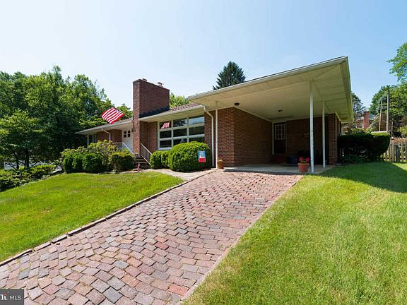 2nd image of 2025 Devere Ln