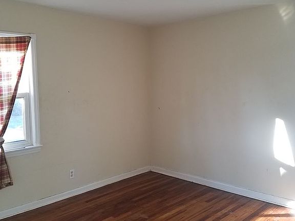 5th image of 3389 E 147th St