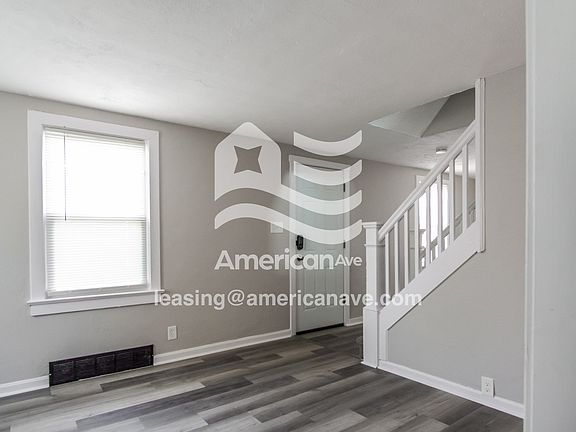 1445273_002_wm_-_living_room_13472657.jpg