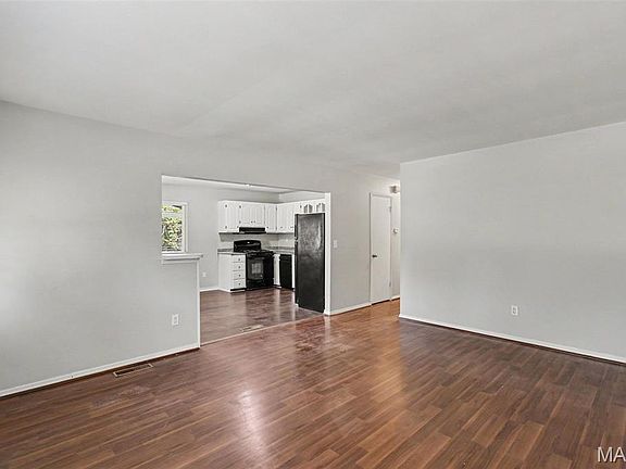 4th image of 3110 Sabrina Ln