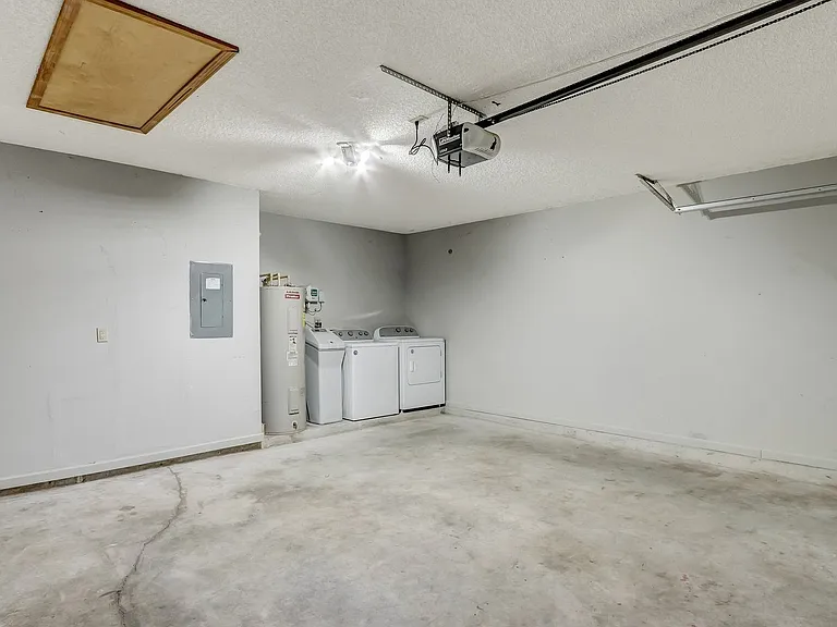 2406 Pirates Bay Dr — Photo 35
