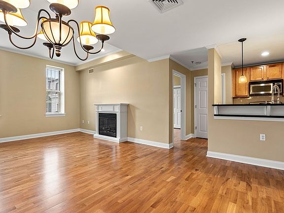4th image of 17 Central St Unit 9