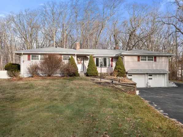 46 Ramshorn Rd, Dudley, MA 01571