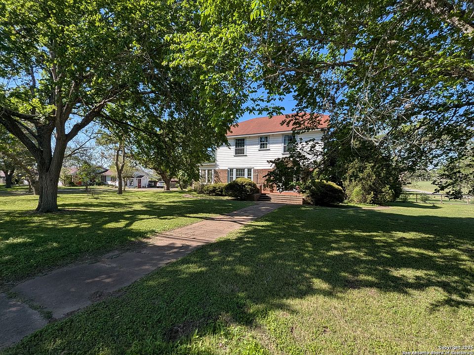 1st image of 1002 E Gonzales