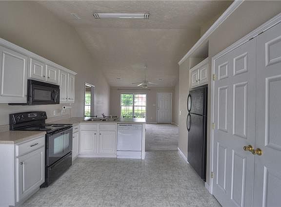 3rd image of 606 Seaford Ct