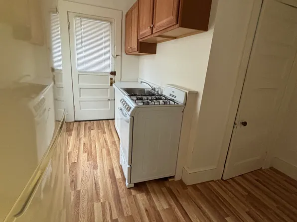 18 Maple St APT 2, Waltham, MA 02453