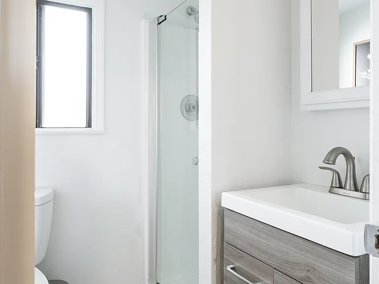 1125 De La Vina St #B — Photo 8