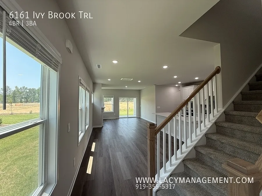 4 bed, 3.0 bath, 2100 sqft, $2,195 — Photo 4