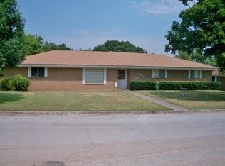 500 Patterson St, Bowie, TX 76230