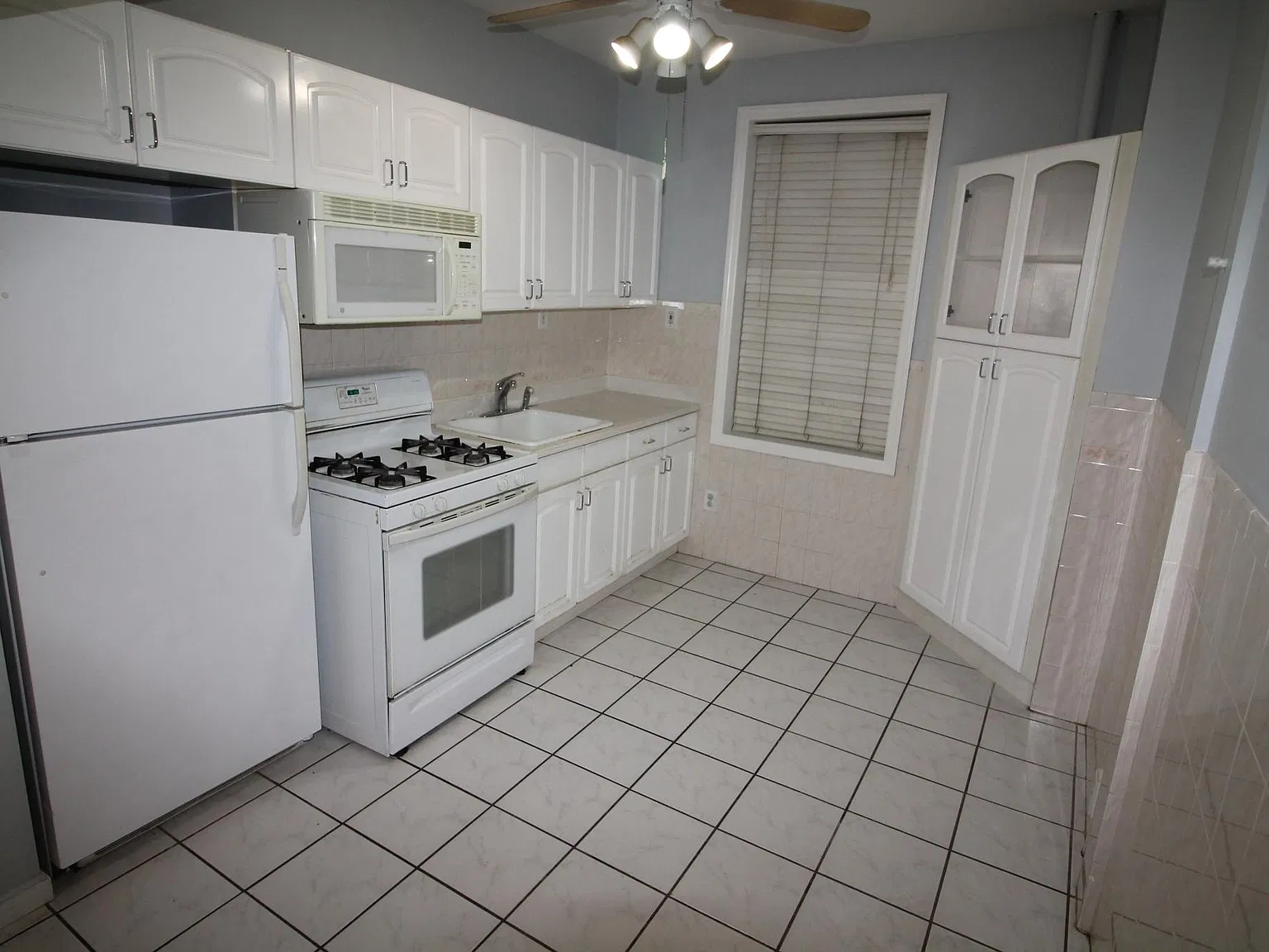 2 bed, 800 sqft, $2,150 — Photo 4