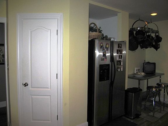 Kitchen: Pantry, fridge, nook
