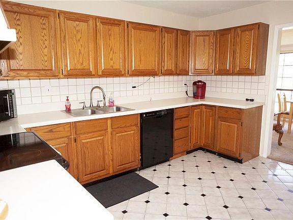 3rd image of 5560 Vance St
