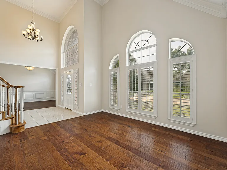 2129 Argyle Dr — Photo 4