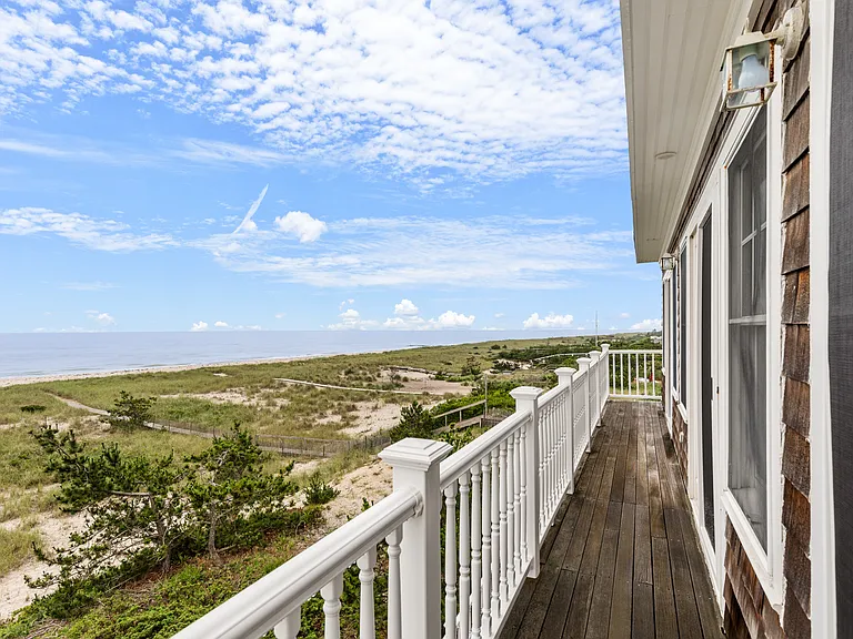 329 Dune Rd — Photo 37