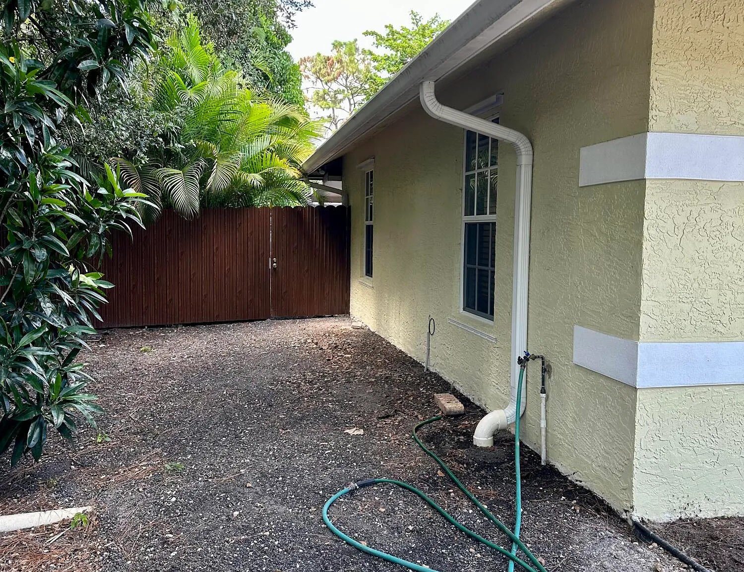 2 bed, 1.0 bath, 1974 sqft, $2,400 — Photo 3