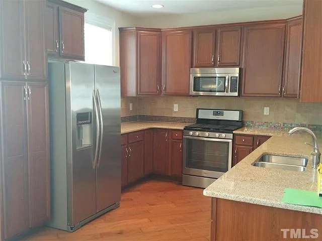 4 bed, 2.5 bath, 2116 sqft, $2,450 — Photo 3