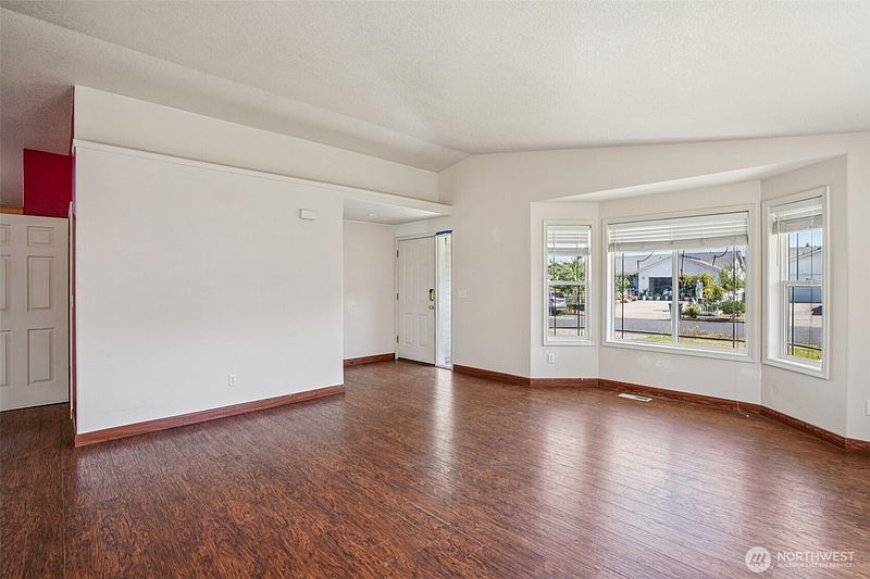 4th image of 87 Chickadee Drive