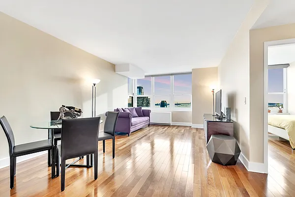 Sold by Berkshire Hathaway HomeServices, Hudson River Properties | media 3