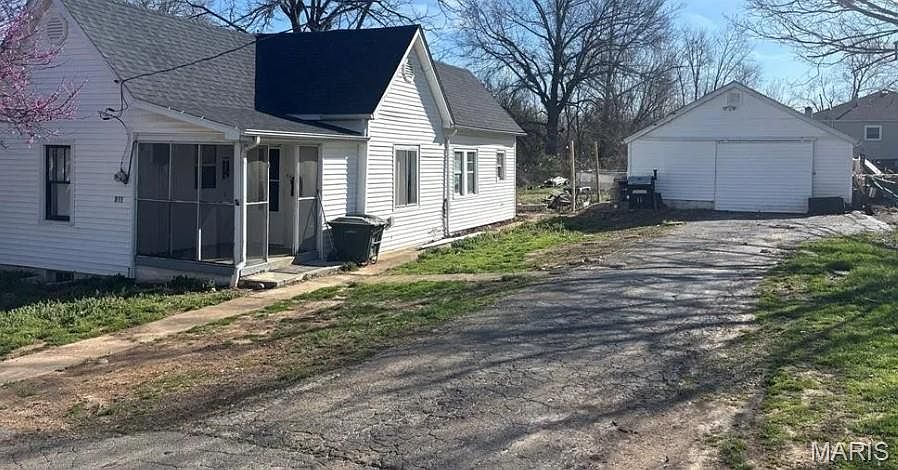 1st image of 811 Andrews St