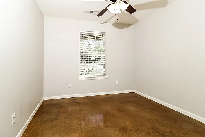 5813 Heritage Heights Dr — Photo 9