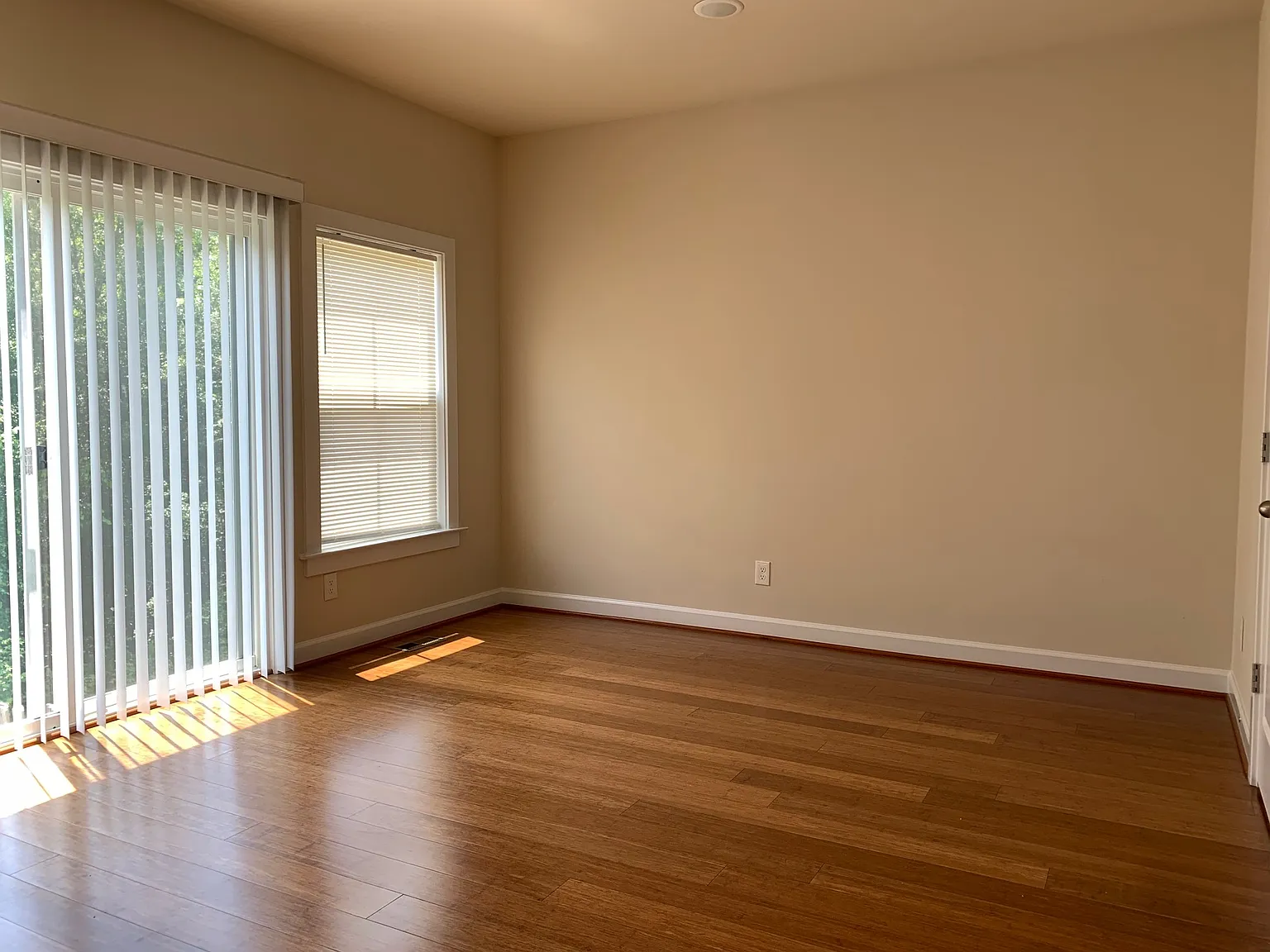 4 bed, 3.5 bath, 1440 sqft, $2,500 — Photo 4