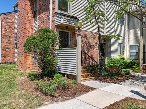 20791 Indian Creek Dr #78, Farmington, MI 48335