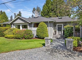 202 Crescent Rd E, Qualicum Beach, BC V9K 1L6