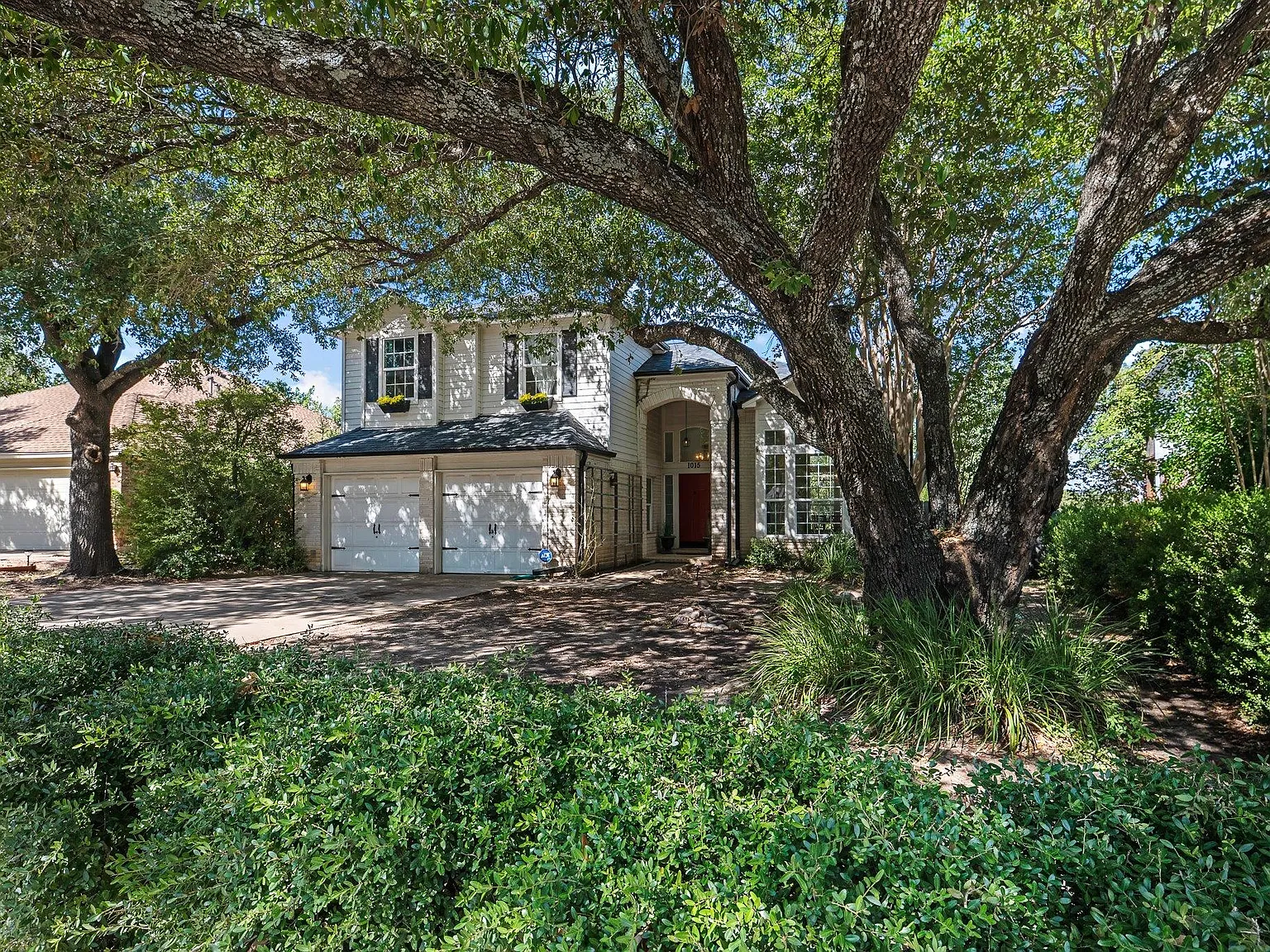 3 bed, 2.5 bath, 2157 sqft, $2,500 — Photo 2