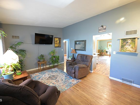 4th image of 506 13th Ave W