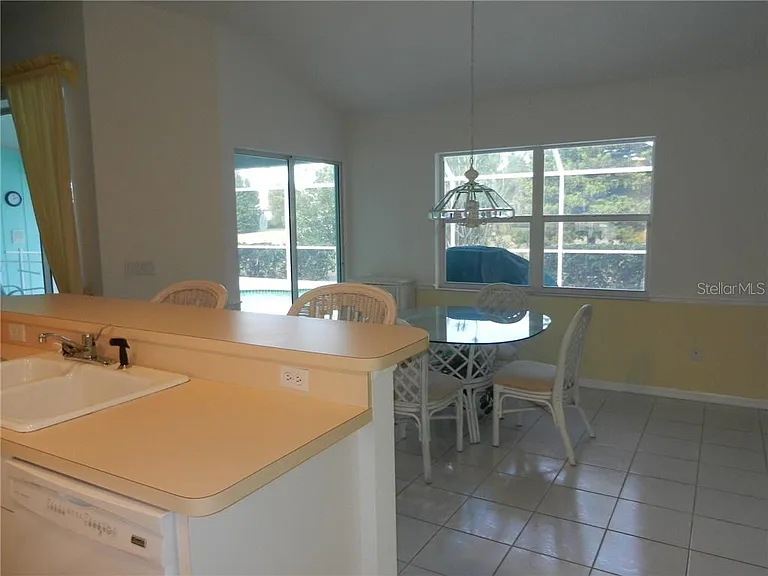 589 Rotonda Cir — Photo 7