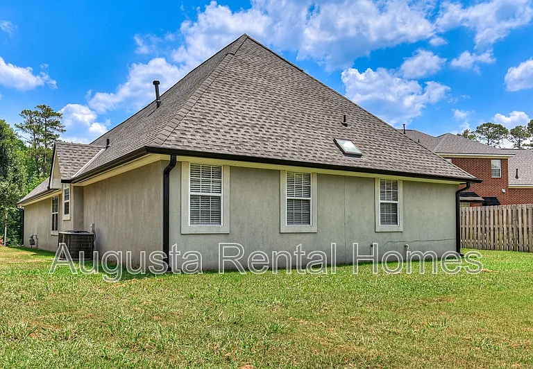 208 Stonington Dr — Photo 48