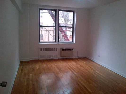 Rented by Smart NY Realty LLC | media 4