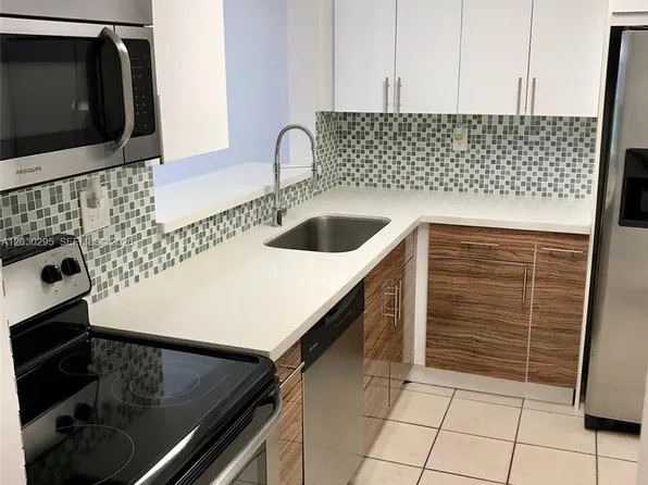 8015 SW 107th Ave APT 120, Miami, FL 33173