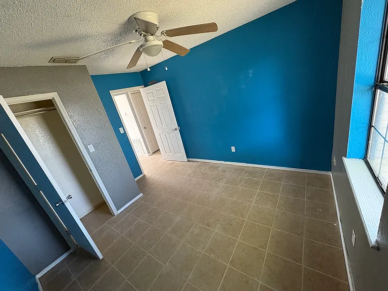 160 Elena St — Photo 7