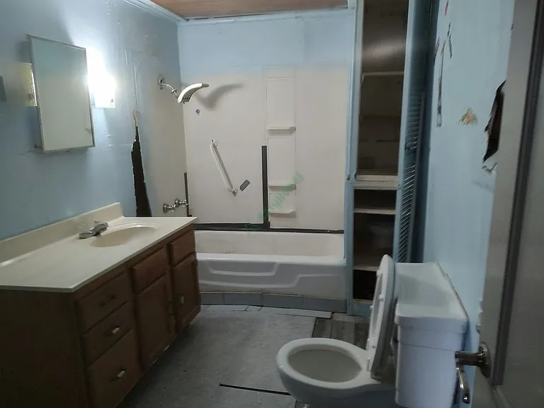 418 W 7th St — Photo 11