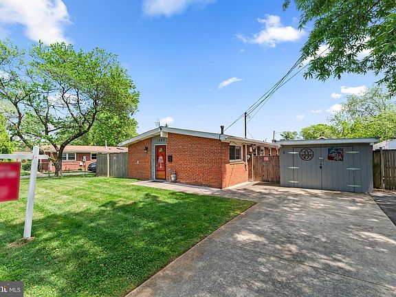 3rd image of 1205 Crawford Dr
